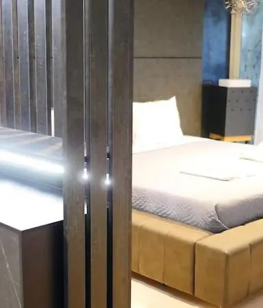 Elias 2-bedroom Lower Apt On The With Pool *