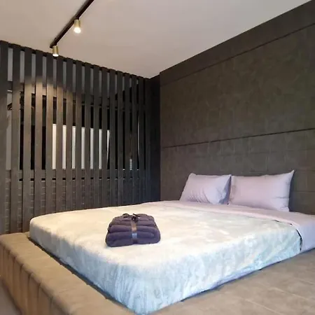Elias 2-bedroom Lower Apt On The With Pool Apartamento