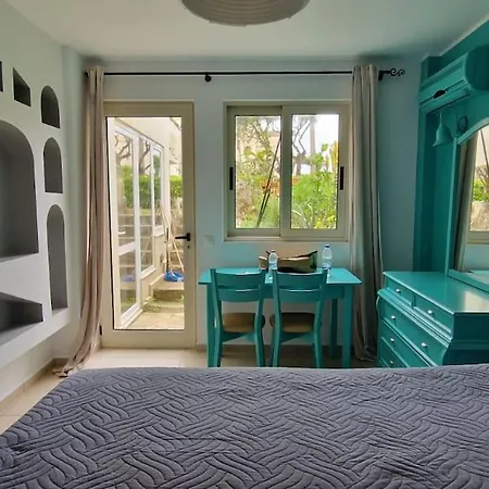 Elias 2-bedroom Lower Apt On The With Pool *