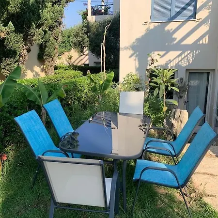 Apartamento Elias 2-bedroom Lower Apt On The With Pool *