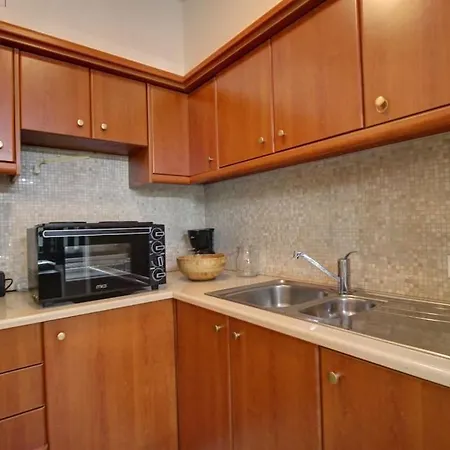 Elias 2-bedroom Lower Apt On The With Pool * La Canea