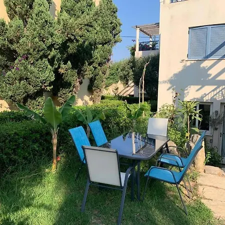 Διαμέρισμα Elias 2-bedroom Lower Apt On The With Pool *