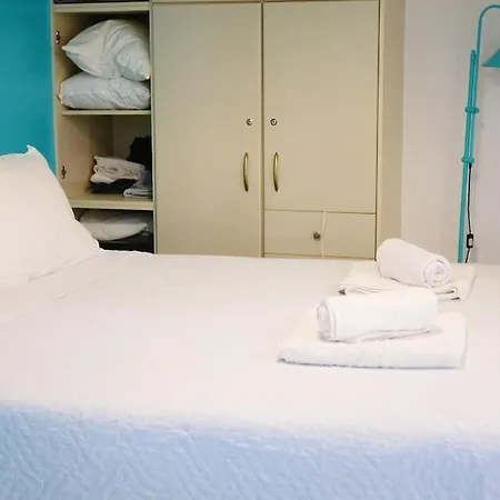 Elias 2-bedroom Lower Apt On The With Pool Διαμέρισμα *