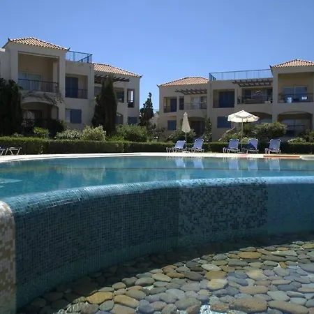 Elias 2-bedroom Lower Apt On The With Pool Chania (Crete)